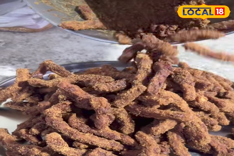 बनकर त्यार है आपका गुड़ का पारे या झिलिया