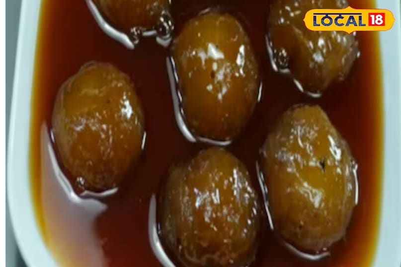 गुड़ की चासनी मे आँवले के डाल कर कुछ समय तक रखे गुड़ की चासनी मे आँवले के डाल कर कुछ समय तक रखे