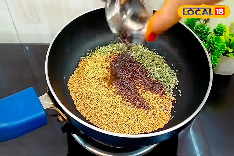 मसालों को भूनकर करें तैयार मसालों को भूनकर करें तैयार