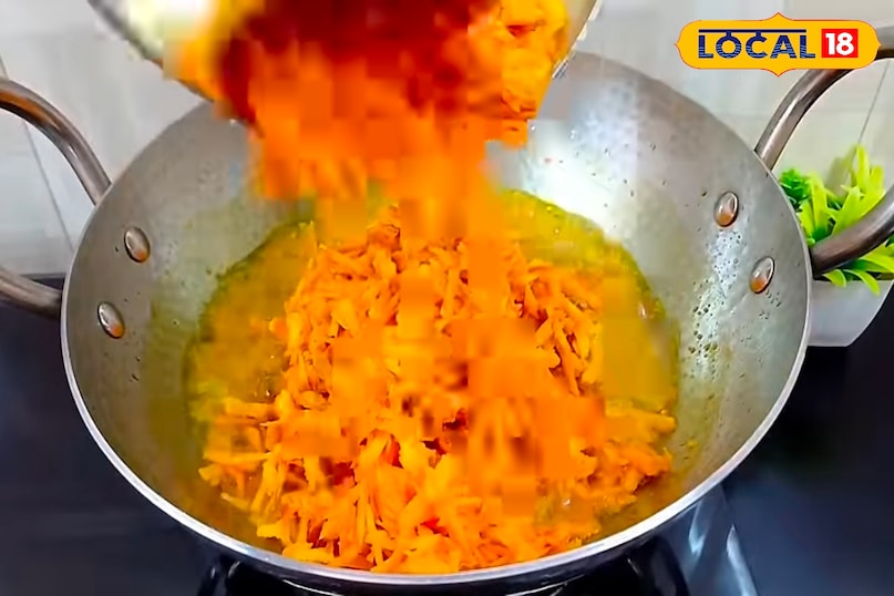 प्याले में निकालकर रखें अचार प्याले में निकालकर रखें अचार