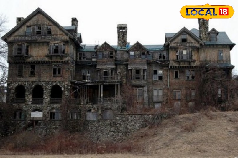 खैराताबाद साइंस कॉलेज की डिसेक्शन लैब के भूत हैदराबाद के एक साइंस महाविद्यालय का निर्माण तो ज्ञान-विज्ञान को बढ़ावा देने के लिए किया गया था, लेकिन एक दुखद घटना ने इसे एक डरावनी जगह में तब्दील कर दिया। अफवाहें हैं कि कॉलेज की प्रयोगशालाओं में उन लाशों के भूत भटकते हैं, जिनका इस्तेमाल शरीर रचना साइंस के प्रयोगों के लिए किया जाता था। छात्रों और स्टाफ ने रात में लैब्स से आती हुई आवाज़ें और अस्पष्ट आकृतियाँ देखने की बात कही थी खैराताबाद साइंस कॉलेज की डिसेक्शन लैब के भूत हैदराबाद के एक साइंस महाविद्यालय का निर्माण तो ज्ञान-विज्ञान को बढ़ावा देने के लिए किया गया था, लेकिन एक दुखद घटना ने इसे एक डरावनी जगह में तब्दील कर दिया। अफवाहें हैं कि कॉलेज की प्रयोगशालाओं में उन लाशों के भूत भटकते हैं, जिनका इस्तेमाल शरीर रचना साइंस के प्रयोगों के लिए किया जाता था। छात्रों और स्टाफ ने रात में लैब्स से आती हुई आवाज़ें और अस्पष्ट आकृतियाँ देखने की बात कही थी