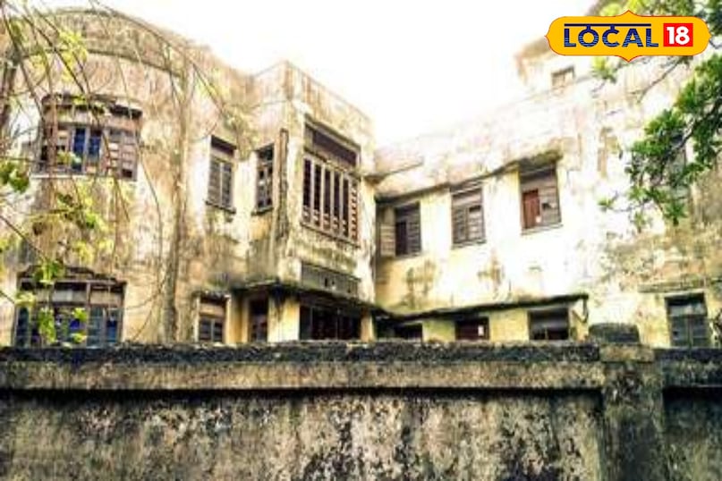 रवींद्र नगर का प्रकोपग्रस्त इलाका रवींद्र नगर कॉलोनी में एक मंदिर के ध्वस्त होने के बाद से ही यह इलाका अजीबोगरीब घटनाओं का केंद्र बन गया। यहाँ के निवासियों का मानना है कि इसके बाद से इलाके में देवताओं का प्रकोप छा गया, जिसके चलते यहाँ लगातार कई आत्महत्याएँ हुईं। लोगों का कहना है कि यह सब भूत-प्रेत की मौजूदगी और अशांत आत्माओं का नतीजा है। रवींद्र नगर का प्रकोपग्रस्त इलाका रवींद्र नगर कॉलोनी में एक मंदिर के ध्वस्त होने के बाद से ही यह इलाका अजीबोगरीब घटनाओं का केंद्र बन गया। यहाँ के निवासियों का मानना है कि इसके बाद से इलाके में देवताओं का प्रकोप छा गया, जिसके चलते यहाँ लगातार कई आत्महत्याएँ हुईं। लोगों का कहना है कि यह सब भूत-प्रेत की मौजूदगी और अशांत आत्माओं का नतीजा है।