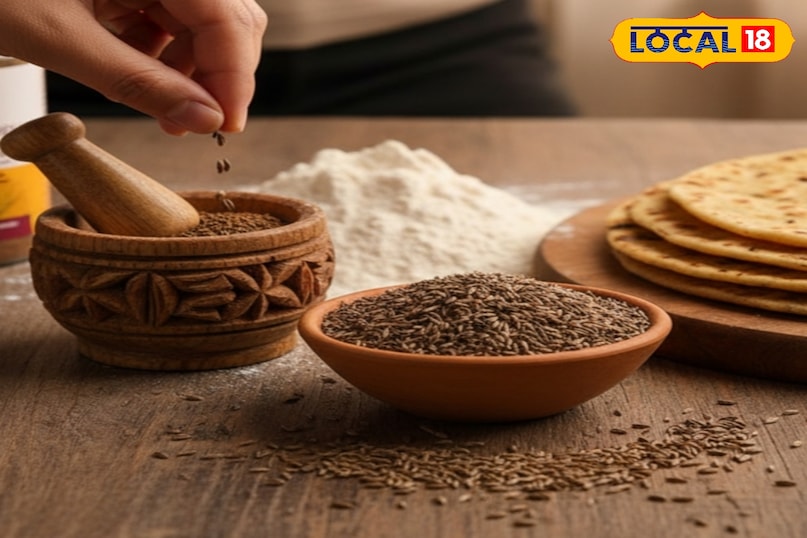 आगे कहा कि अगर आप अपने आटे को और पौष्टिक बनाना चाहते हैं, तो उसमें 20 प्रतिशत चना आटा ज़रूर मिलाएं. चने में मौजूद प्रोटीन और फाइबर शरीर को ताकत देते हैं और ब्लड शुगर को नियंत्रित रखते हैं. डायबिटीज़ के मरीजों के लिए यह बेहद उपयोगी है. गेहूं और चना आटे का यह कॉम्बिनेशन शरीर को लंबे समय तक एनर्जी देता है और पाचन को संतुलित रखता है. आगे कहा कि अगर आप अपने आटे को और पौष्टिक बनाना चाहते हैं, तो उसमें 20 प्रतिशत चना आटा ज़रूर मिलाएं. चने में मौजूद प्रोटीन और फाइबर शरीर को ताकत देते हैं और ब्लड शुगर को नियंत्रित रखते हैं. डायबिटीज़ के मरीजों के लिए यह बेहद उपयोगी है. गेहूं और चना आटे का यह कॉम्बिनेशन शरीर को लंबे समय तक एनर्जी देता है और पाचन को संतुलित रखता है.