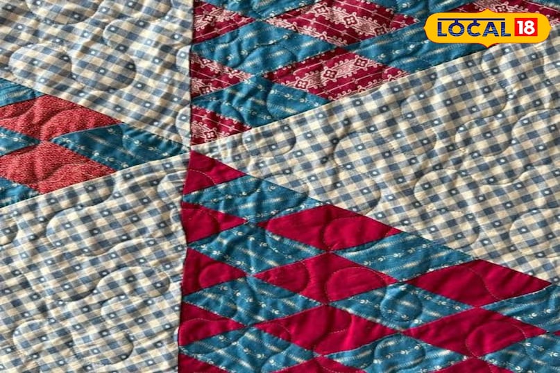 क्विल्ट या कंफर्टर यह तरीका पुराने जमाने से चला आ रहा है और आज भी उतना ही खूबसूरत है। अलग-अलग रंगों और प्रिंट्स के कपड़ों को एक ही आकार के टुकड़ों में काट लें। फिर इन्हें अपने पसंदीदा पैटर्न में जोड़कर एक बड़ी परत बना लें। इसके नीचे बैटिंग की एक परत रखें और सबसे नीचे एक सादे कपड़े की परत लगाएँ। अब तीनों परतों को किनारों से सिल दें और बीच-बीच में भी कुछ जगह सिलाई कर दें ताकि बैटिंग हिले नहीं। आपकी यादगार और आरामदायक क्विल्ट तैयार है। क्विल्ट या कंफर्टर यह तरीका पुराने जमाने से चला आ रहा है और आज भी उतना ही खूबसूरत है। अलग-अलग रंगों और प्रिंट्स के कपड़ों को एक ही आकार के टुकड़ों में काट लें। फिर इन्हें अपने पसंदीदा पैटर्न में जोड़कर एक बड़ी परत बना लें। इसके नीचे बैटिंग की एक परत रखें और सबसे नीचे एक सादे कपड़े की परत लगाएँ। अब तीनों परतों को किनारों से सिल दें और बीच-बीच में भी कुछ जगह सिलाई कर दें ताकि बैटिंग हिले नहीं। आपकी यादगार और आरामदायक क्विल्ट तैयार है।