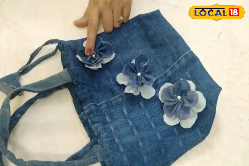 शॉपिंग बैग या टोट बैग एक मजबूत पुरानी जींस या जैकेट लें। जींस के ऊपरी हिस्से को काटकर अलग कर दें और नीचे के लेग पार्ट को आगे-पीछे सिलकर बंद कर दें। कमर वाला हिस्सा हैंडल का काम करेगा। इसी तरह, एक बड़े टी-शर्ट के आगे-पीछे के हिस्से को सिलकर और हैंडल लगाकर टोट बैग बनाया जा सकता है। शॉपिंग बैग या टोट बैग एक मजबूत पुरानी जींस या जैकेट लें। जींस के ऊपरी हिस्से को काटकर अलग कर दें और नीचे के लेग पार्ट को आगे-पीछे सिलकर बंद कर दें। कमर वाला हिस्सा हैंडल का काम करेगा। इसी तरह, एक बड़े टी-शर्ट के आगे-पीछे के हिस्से को सिलकर और हैंडल लगाकर टोट बैग बनाया जा सकता है।