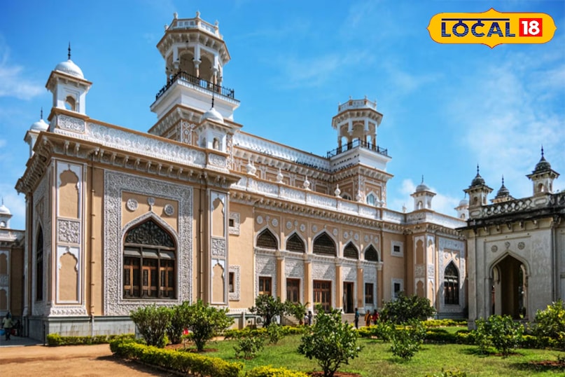 पुरानी हवेली एक पुरानी विशाल और रहस्यमयी दिखने वाली इमारत जिसके बाहर बड़े-बड़े दरवाजे और ऊँची दीवारें हैं हैदराबाद के दूसरे निज़ाम, निज़ाम अली खान की यह हवेली 60 एकड़ में फैली थी और कभी निज़ामों का मुख्य आवास हुआ करती थी। इसकी भव्यता उस समय के शाही ठाठ की गवाह है