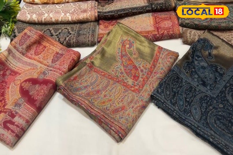 सर्दियों में शॉल क्यों है ज़रूरी? शॉल सर्दियों की एक ज़रूरत ही नहीं, एक स्टाइल स्टेटमेंट भी है। यह आपको ठंड से तो बचाती ही है, साथ ही आपके आउटफिट में परफेक्ट फिनिशिंग टच भी जोड़ती है। चाहे वह काजल वूल की मुलायम शॉल हो या शानदार एम्ब्रॉयडरी वाली, यह आपके व्यक्तित्व में निखार लाने का काम करती है।