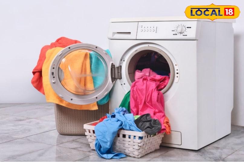 ज्यादातर लोग वाशिंग मशीन मे कपड़े धोते है 