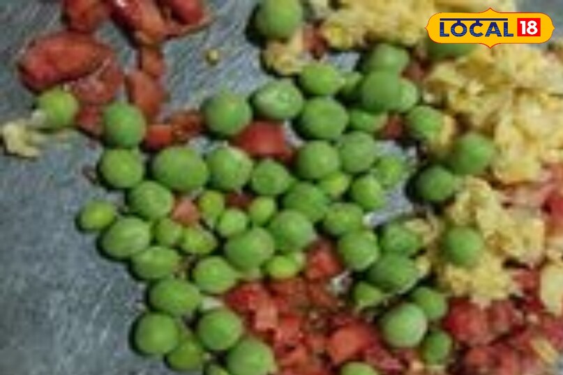 पहले सब सब्जियों को बारीक़ से काट ले पहले सब सब्जियों को बारीक़ से काट ले