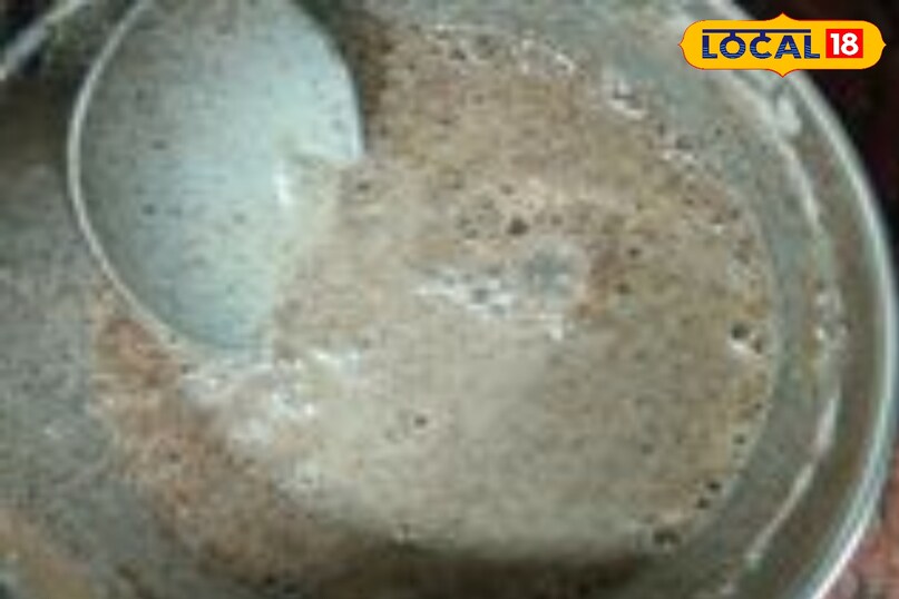 अब घी मे सब सब्जियों को फ्राई करे और थोड़ी देर बाद रागी का घोल बनाकर डाले अब घी मे सब सब्जियों को फ्राई करे और थोड़ी देर बाद रागी का घोल बनाकर डाले