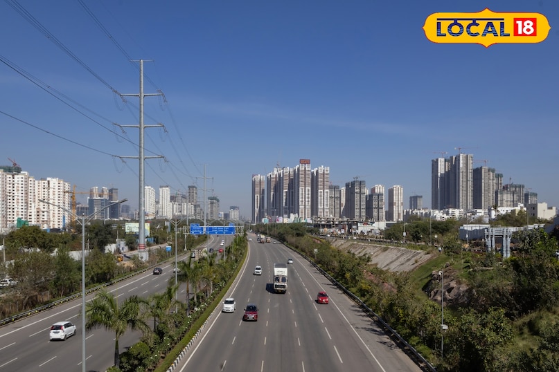 कोकापेट हुसैन सागर झील के किनारे बसा कोकापेट एक और ऐसा इलाका है जो अपनी प्राकृतिक खूबसूरती और शांत वातावरण के लिए जाना जाता है। झील की हवा यहाँ के माहौल को तरोताजा कर देती है। झील के किनारे होने के कारण यहाँ हमेशा एक अच्छी हवा का प्रवाह बना रहता है। यह इलाका भी मुख्य रूप से आवासीय है और यहाँ के रेजिडेंट्स सफाई का विशेष ध्यान रखते हैं। सुबह-शाम झील के किनारे सैर करना यहाँ के लोगों की दिनचर्या का हिस्सा है। कोकापेट हुसैन सागर झील के किनारे बसा कोकापेट एक और ऐसा इलाका है जो अपनी प्राकृतिक खूबसूरती और शांत वातावरण के लिए जाना जाता है। झील की हवा यहाँ के माहौल को तरोताजा कर देती है। झील के किनारे होने के कारण यहाँ हमेशा एक अच्छी हवा का प्रवाह बना रहता है। यह इलाका भी मुख्य रूप से आवासीय है और यहाँ के रेजिडेंट्स सफाई का विशेष ध्यान रखते हैं। सुबह-शाम झील के किनारे सैर करना यहाँ के लोगों की दिनचर्या का हिस्सा है।