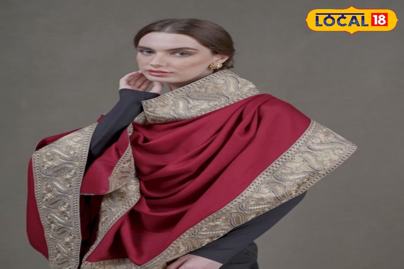 मैरून गोल्डन फ्लोरल एम्ब्रॉयडरी स्टोल