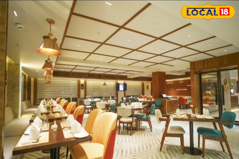 देवघर के बाजला चौक स्थित होटल सरावोर पोर्टिंको रेस्टोरेंट देवघर के बाजला चौक स्थित होटल सरावोर पोर्टिंको रेस्टोरेंट