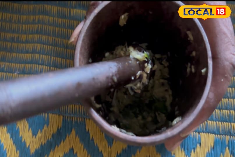 अदरक–लहसुन–मिर्ची की ओखली से कूटी चटनी: ठंड में सेहत का असरदार नुस्खा अदरक–लहसुन–मिर्ची की ओखली से कूटी चटनी: ठंड में सेहत का असरदार नुस्खा