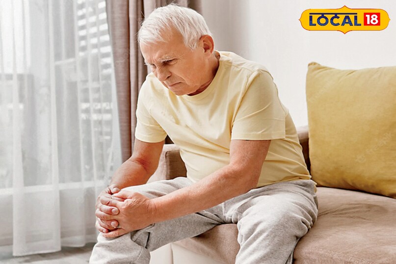 सर्दियों में हल्दी वाला दूध पीने से सेहत के लिए फायदेमंद होता है. 