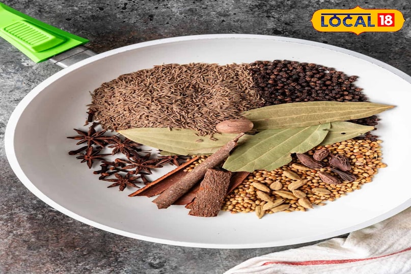 स्टफिंग के लिए उबले और मसले हुए आलू, बारीक कटी हरी मिर्च, अदरक, हरा धनिया और स्वादानुसार मसाले जैसे जीरा पाउडर, गरम मसाला पनीर को भी स्टफिंग में मिलाया जा सकता है। स्टफिंग के लिए उबले और मसले हुए आलू, बारीक कटी हरी मिर्च, अदरक, हरा धनिया और स्वादानुसार मसाले जैसे जीरा पाउडर, गरम मसाला पनीर को भी स्टफिंग में मिलाया जा सकता है।