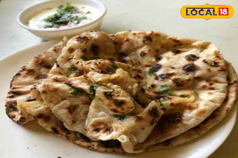 चूर-चूर नान क्या है? चूर-चूर नान एक पॉपुलर भारतीय स्टफ्ड ब्रेड है। इसे तंदूर या तवे पर पकाने के बाद हाथों से हल्का-हल्का फोड़कर चूर-चूर किया जाता है इसीलिए इसे यह नाम मिला। इसका टेक्सचर लेयरी और क्रिस्पी होता है और स्वाद हल्का बटरी होता है। चूर-चूर नान क्या है? चूर-चूर नान एक पॉपुलर भारतीय स्टफ्ड ब्रेड है। इसे तंदूर या तवे पर पकाने के बाद हाथों से हल्का-हल्का फोड़कर चूर-चूर किया जाता है इसीलिए इसे यह नाम मिला। इसका टेक्सचर लेयरी और क्रिस्पी होता है और स्वाद हल्का बटरी होता है।