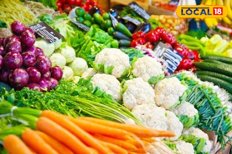 मिक्स वेज पराठा बनाने के लिए सामग्री इस स्वादिष्ट पराठा को बनाने के लिए आटा उबले हुए मटर , उबला आलू, बारीक कटी पत्तागोभी, कद्दूकस की हुई फूलगोभी, कद्दूकस की हुई गाजर ,बारीक कटा प्याज, कद्दूकस किया अदरक , जीरा, लाल मिर्च पाउडर, अजवायन, बारीक कटी हरी मिर्च स्वादानुसार नमक और तेल चाहिए मिक्स वेज पराठा बनाने के लिए सामग्री इस स्वादिष्ट पराठा को बनाने के लिए आटा उबले हुए मटर , उबला आलू, बारीक कटी पत्तागोभी, कद्दूकस की हुई फूलगोभी, कद्दूकस की हुई गाजर ,बारीक कटा प्याज, कद्दूकस किया अदरक , जीरा, लाल मिर्च पाउडर, अजवायन, बारीक कटी हरी मिर्च स्वादानुसार नमक और तेल चाहिए