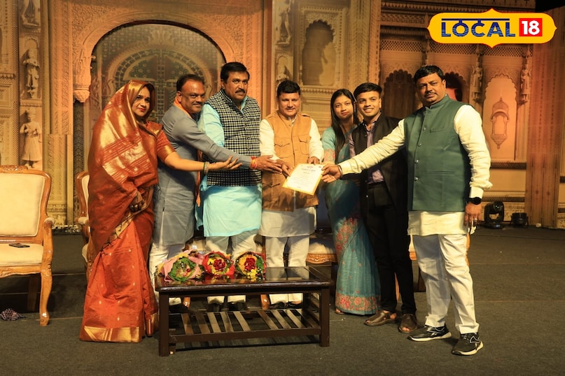 Nimad Utsav Maheshwar, Maheshwar cultural festival, Gangaur folk dance nimad utsav, Maheshwar tourism, Khargone cultural festival, nimad utsav 2025, local18, khargone letest news, Madhya Pradesh hindi news 