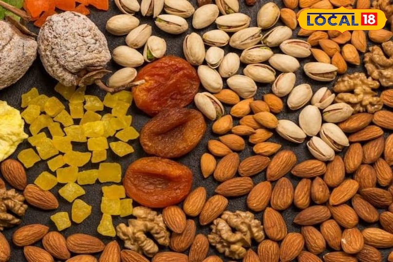 ड्राई फ्रूट्स और बीज बादाम, अखरोट, तिल और अलसी के बीजों में हेल्दी फैट और प्रोटीन होता है जो शरीर में हल्की गर्मी पैदा करते हैं। इनसे बने तिल के लड्डू या चिक्की जैसे स्नैक्स सर्दी दूर भगाने के लिए बनाए जाते हैं।