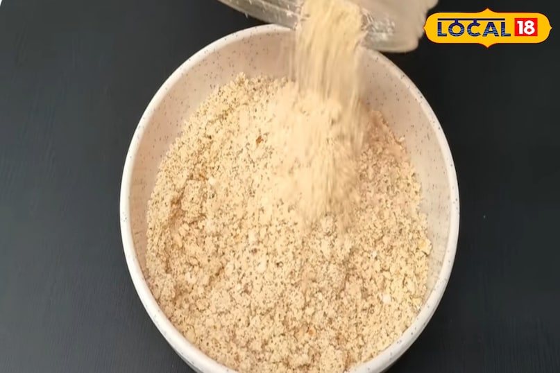 सारे ड्राई फ्रूट्स को अच्छे से पिस ले. सारे ड्राई फ्रूट्स को अच्छे से पिस ले.