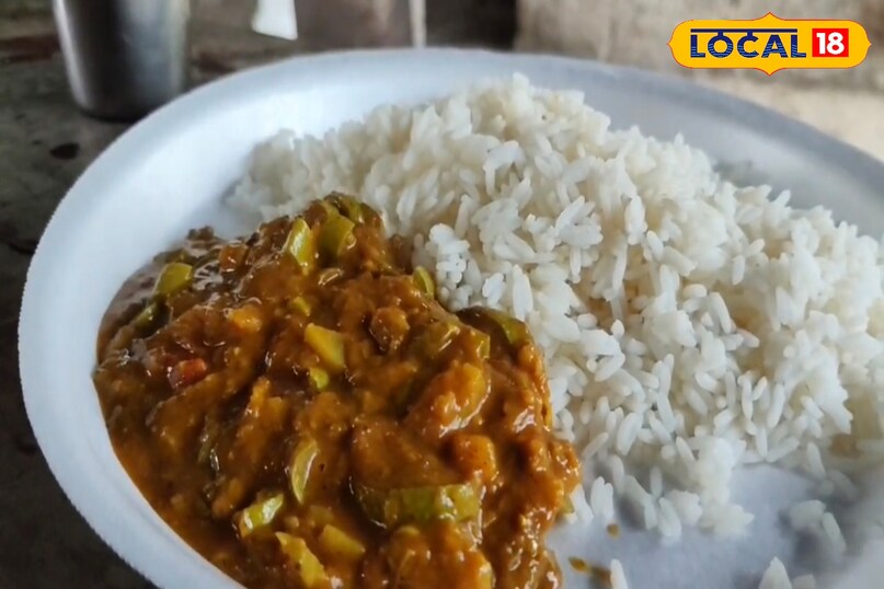 जानकारी देते हुए होटल संचालक मिथिलेश कुमार ने बताया कि यहां का क्रीम सब्जी काफी प्रचलित है₹120 प्लेट की कीमत होती है डिमांड इतना होता है कि हम लोग पूरा नहीं कर पाते हैं पूरे दिन लोगों का आना-जाना लगा रहता है यहां की सब्जी की खासियत यह है कि तेल की मात्रा नहीं होती है दूध के क्रम से तैयार किया जाता है सेहत के लिए भी काफी फायदेमंद होती है