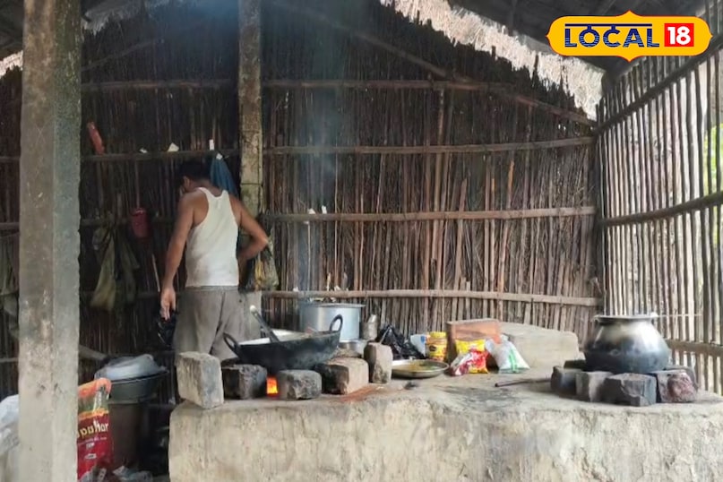 धमारा घाट रेलवे स्टेशन पहुंचते ही रेलवे स्टेशन के ठीक बगल में आपको दर्जनों ऐसे झुग्गी झोपड़ी वाला होटल दिखेगा होटल के रूप रंग देखकर आप यह कतई अंदाजा मत लगाइए कि यहां का खाना बेकार हो सकता है जैसे ही आप इस जुग्गी झोपड़ी के अंदर प्रवेश करते हैं तो आपको दूध के क्रीम से तैयार सब्जी की महक आने लगेगी बस अंदर जाते ही आप मनचाहा सब्जी को क्रीम से तैयार करवा सकते हैं आंखों के सामने सब्जी तैयार कर आपके थाली में पड़ोस दिया जाएगा ,