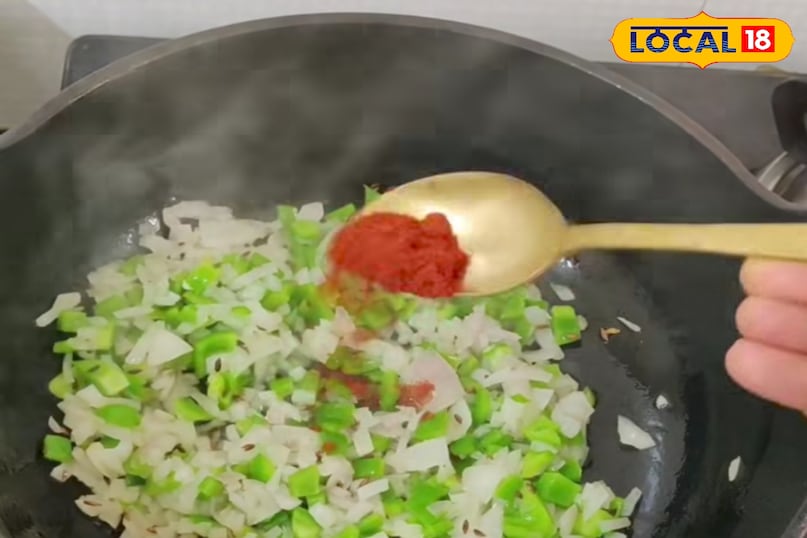 सबसे पहले सब सब्जी को डालकर भुने 