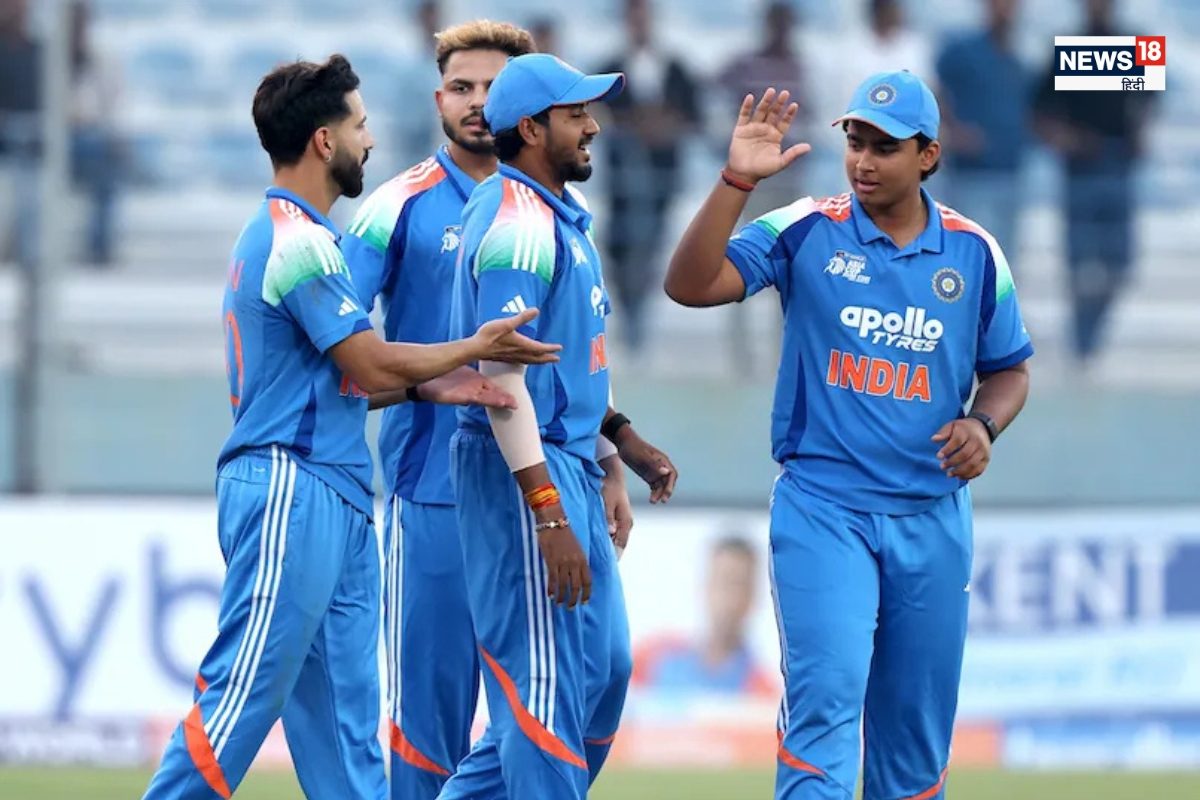 प्रियांश और वैभव बल्लेबाजी के लिए आए, इंडिया ए को तूफानी शुरुआत की जरूरत