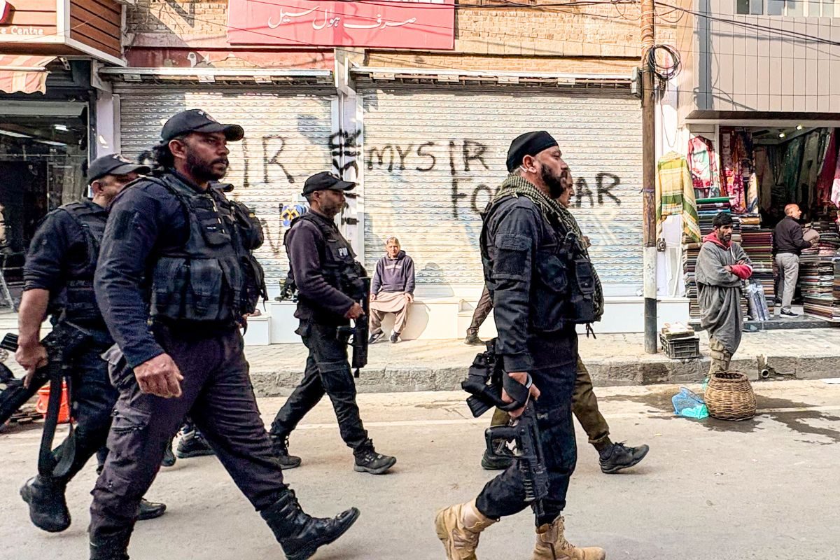 राजौरी में बड़ा आतंकी हमला नाकाम 3500 ग्राम IED बरामद चप्पे-चप्पे की तलाशी ले रहे सेना के जवान