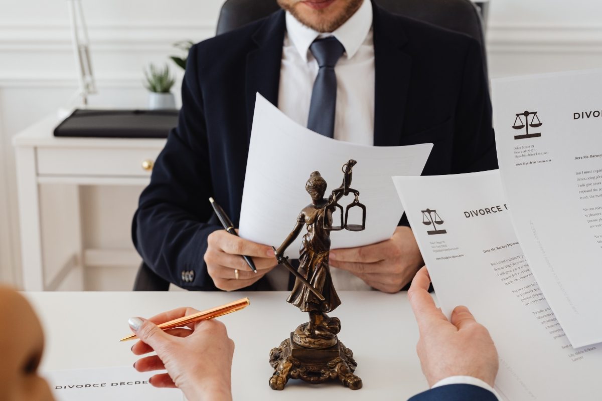 लव स्टोरी रोकने के लिए 9 महीने लड़की को कैद किया फिर एक चिट्टी मिली और