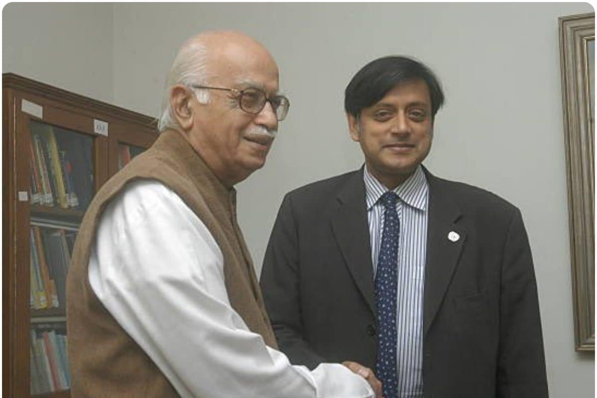 आडवाणी की तारीफ पर घिरे शशि थरूर ने नेहरू और इंदिरा का हवाला देकर किया पलटवार