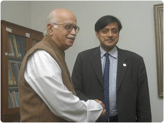 आडवाणी की तारीफ पर घिरे शशि थरूर ने नेहरू और इंदिरा का हवाला देकर किया पलटवार