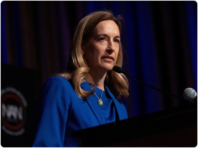 नेवी पायलट, सरकारी वकील और... कौन हैं न्यू जर्सी की नई गवर्नर मिकी शेरिल?