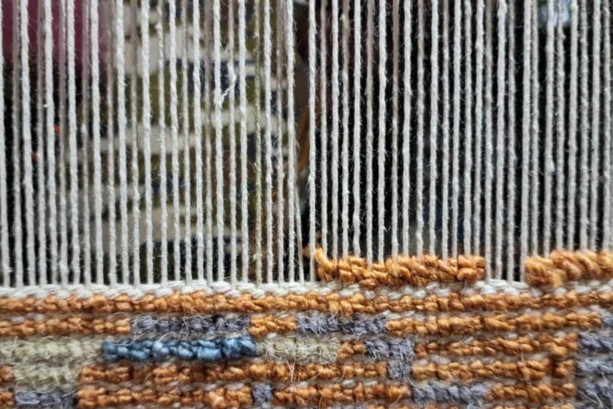 विदेशों तक मिर्जापुर का जलवा कश्मीरी सिल्क से बनी कालीनें जानें कहां से खरीद