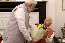 आडवाणी के घर पहुंचे PM मोदी, जन्‍मदिन पर बधाई के साथ लिया आशीर्वाद