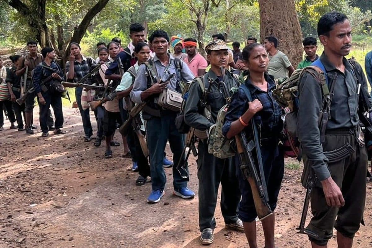 बस्तर से सबसे बड़ी खबर! MMC जोन के नक्सली 1 जनवरी 2026 से छोड़ेंगे हथियार