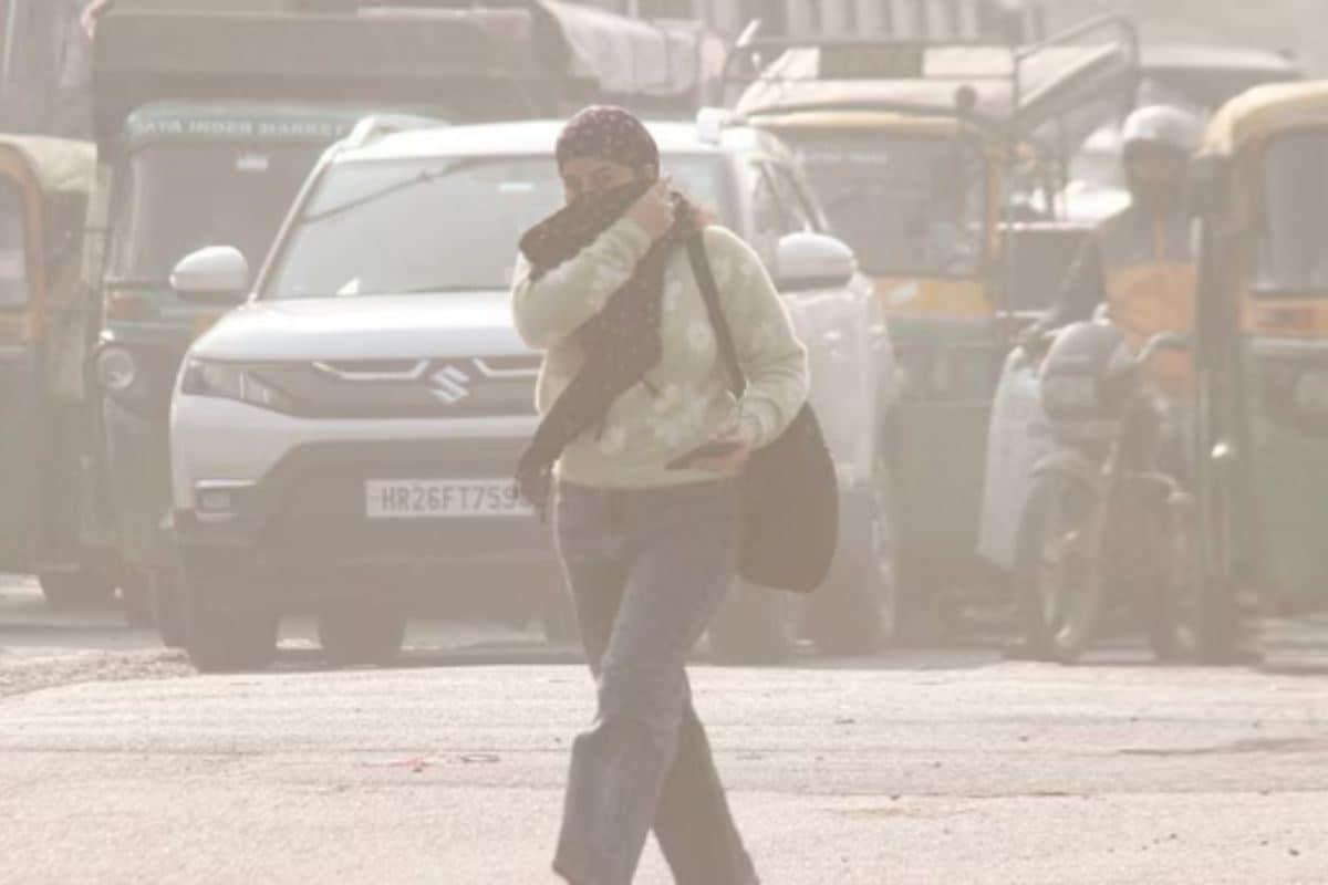 बाहर AQI 400 के पार तो घर के अंदर की हवा कितनी सुरक्षित जानें बचाव के उपाय