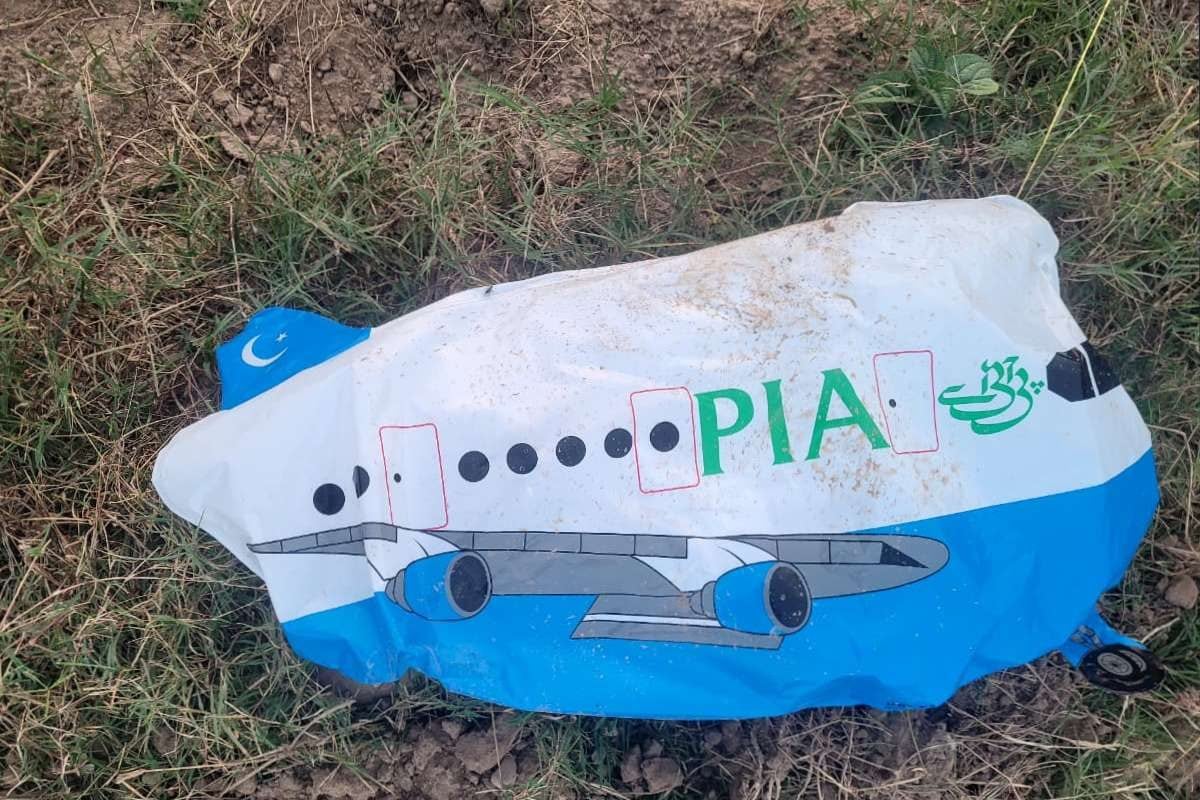 प्लेन नहीं घुसा पाए तो गुब्बारे छोड़े पाक की करतूत में दिखी मुनीर की हताशा