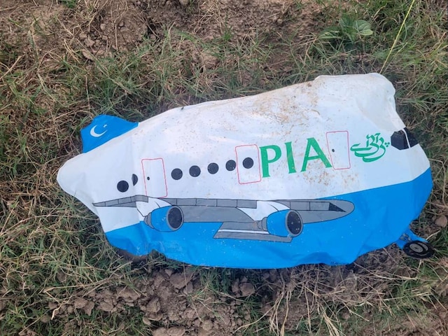 प्लेन नहीं घुसा पाए तो गुब्बारे छोड़े, पाक की करतूत में दिखी मुनीर की हताशा