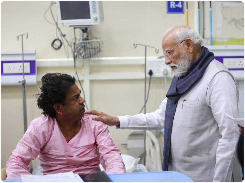 Delhi Blast Victim, PM Modi LNJP Hospital, Delhi Car Blast, Delhi Blast News, Delhi Blast , PM Modi in LNJP Hospital, Delhi Red Fort Blast, Red Fort Explosion, पीएम मोदी एलएनजेपी अस्पताल, लाल किला ब्लास्ट, लाल किला धमाका, लाल किला विस्फोट, दिल्ली कार ब्लास्ट, दिल्ली ब्लास्ट