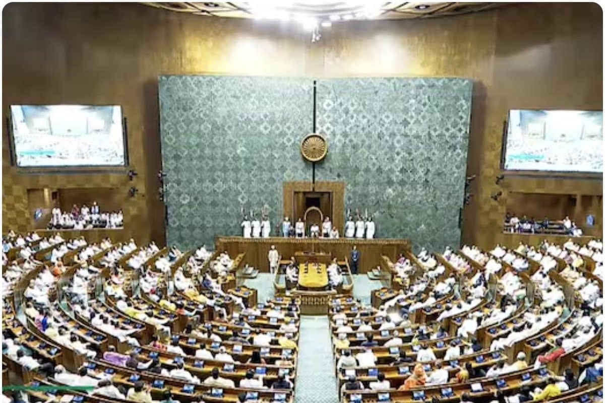 SIR पर जंग: विपक्ष बोला - चर्चा नहीं तो सत्र नहीं! सरकार ने कहा - सदन चलने दें