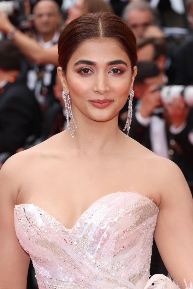 Pooja Hegde, Pooja Hegde News, Pooja Hegde Films, Pooja Hegde Networth, Miss Universe India Pooja Hegde, Miss Universe India Pooja Hegde luxury house, Indian actress, Tamil cinema, पूजा हेगड़े, पूजा हेगड़े की फिल्म, पूजा हेगड़े की संपत्ति, पूजा हेगड़े की नेटवर्थ