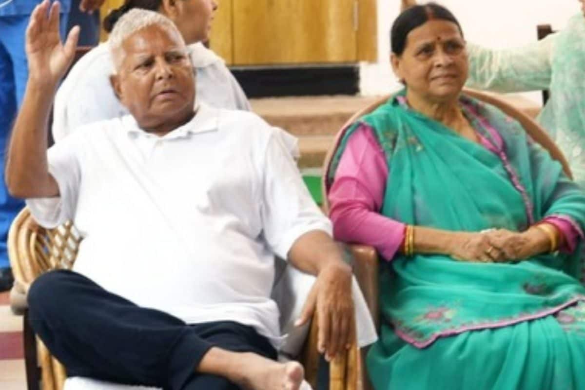 डेरा नहीं छोड़ेंगेराबड़ी देवी के बंगले पर RJD ने बढ़ाई नीतीश सरकार की टेंशन