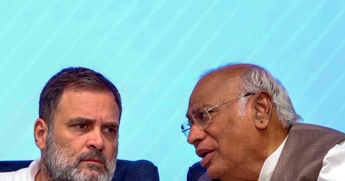 बिहार में करारी हार के बाद बंद कमरे में राहुल-खरगे की बैठक, EC पर फोड़ा ठीकरा