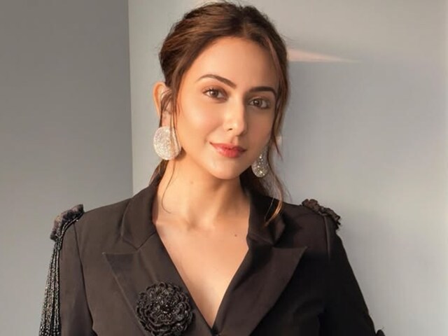 'रकुल प्रीत ने प्लास्टिक सर्जरी करवाई है, मगर', डॉक्टर के दावे पर भड़कीं