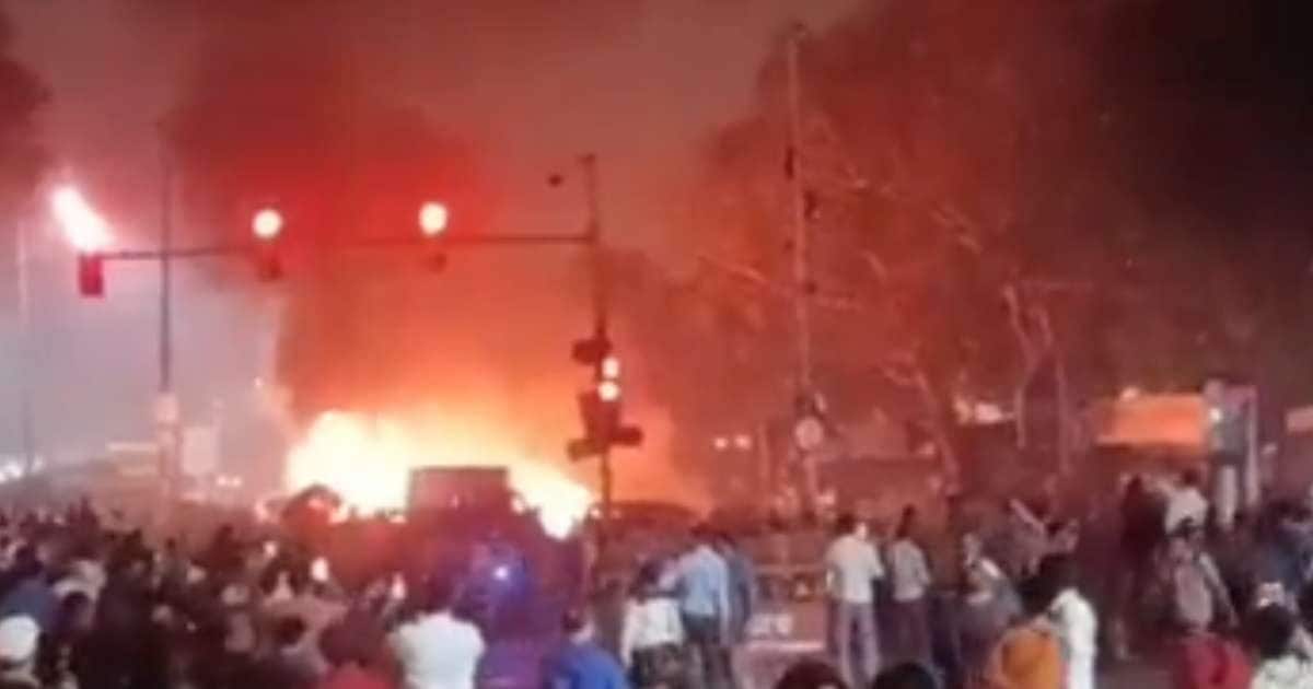 दिल्‍ली के लाल किला के पास बड़ा धमाका, 9 लोगों की मौत