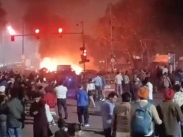 दिल्‍ली के लाल किले के पास बड़ा धमाका, बैट्री फटी या कोई साजिश?