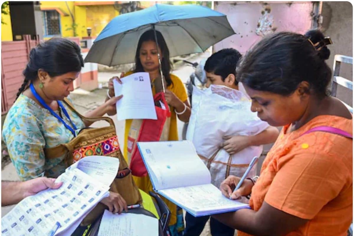 51 करोड़ वोटर्स तक पहुंचा EC 13 राज्यों में 50 करोड़ से ज्यादा फॉर्म बांटे गए