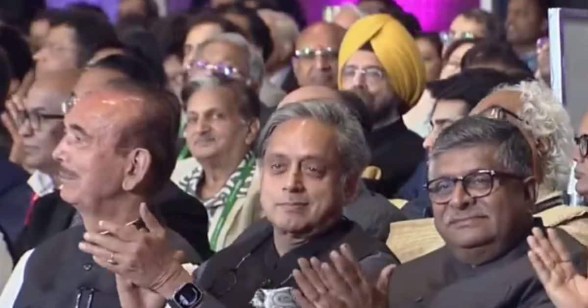 कांग्रेस की मीटिंग से थरूर नदारद, PM मोदी के प्रोग्राम में ठहाके लगाते दिखे थे